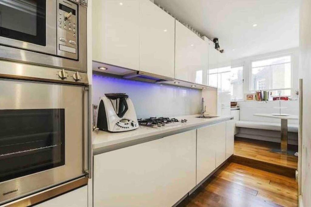 Stunning Grand 2 Bed, 2 Bath Apartment, Лондон Екстериор снимка